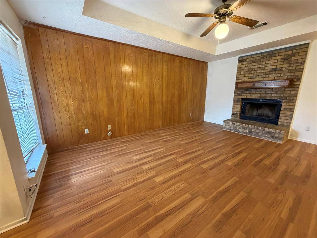 425 Signal Hill Court N, Fort Worth, TX 76112