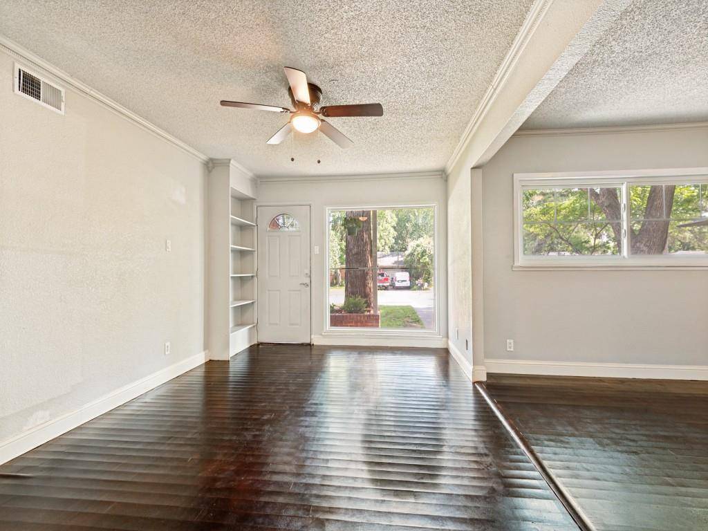 913 W Inwood Drive, Arlington, TX 76013