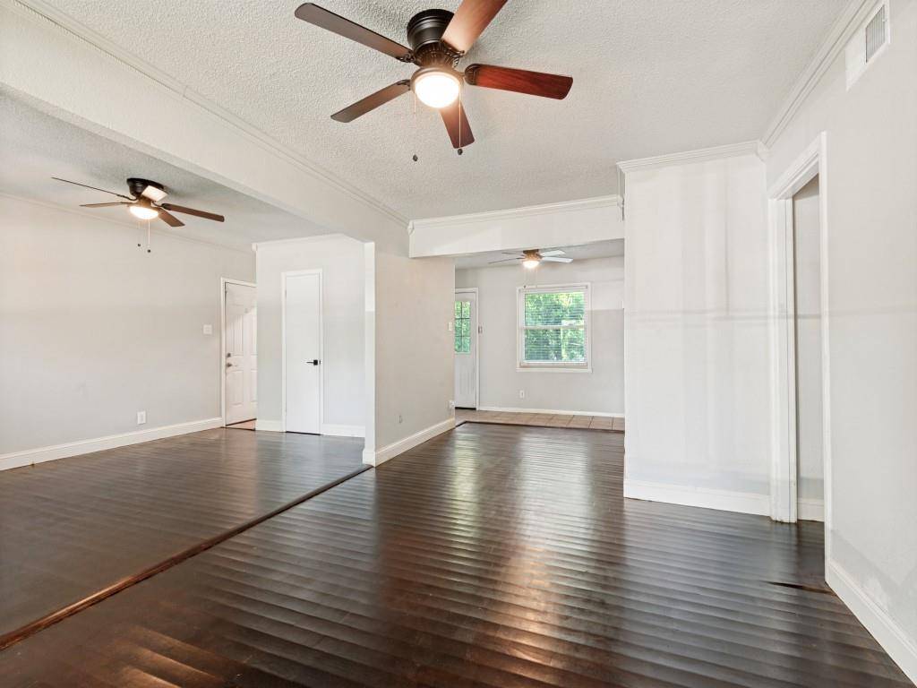913 W Inwood Drive, Arlington, TX 76013