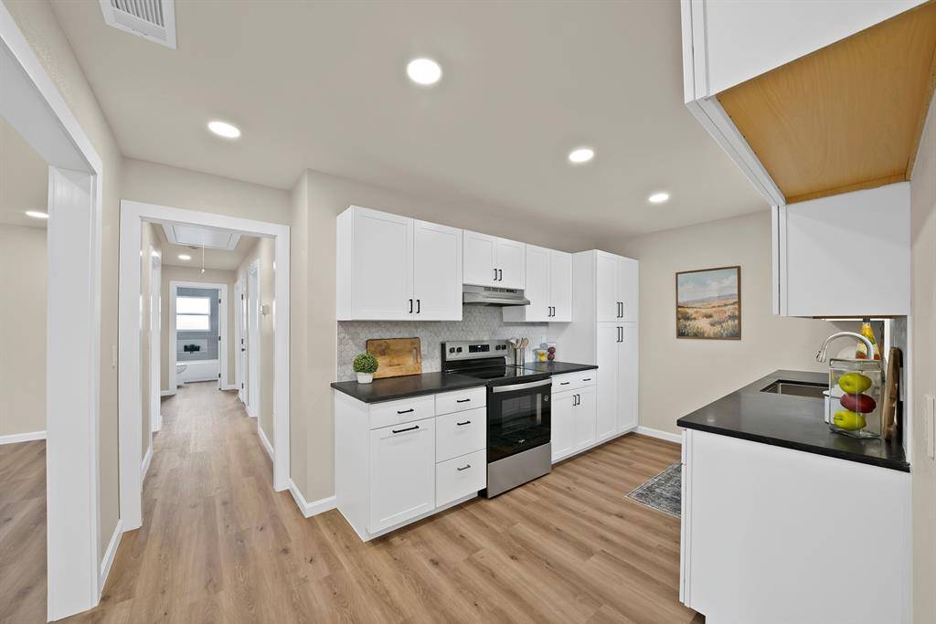 1104 E Russell Avenue, Carrollton, TX 75006