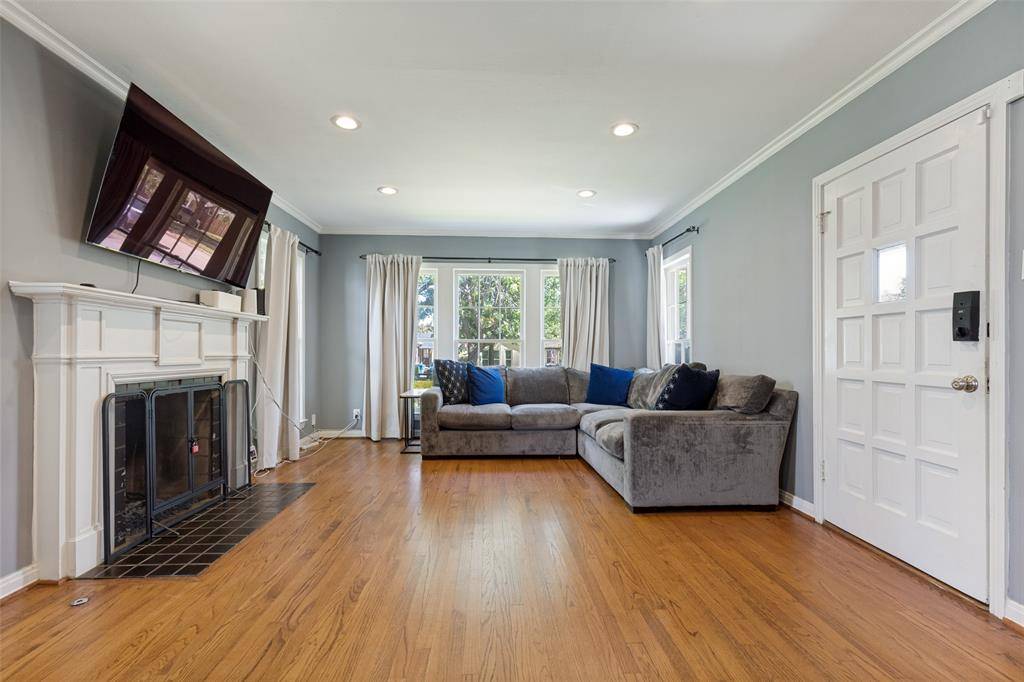 2518 Marvin Avenue, Dallas, TX 75211