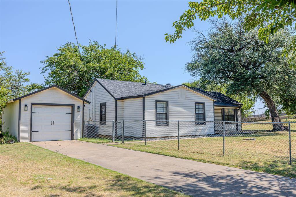 1813 Clear Lake Road, Weatherford, TX 76086