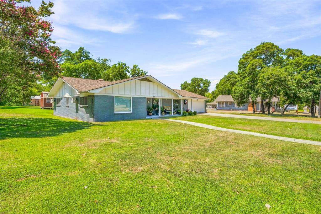 816 S Texas Street, De Leon, TX 76444