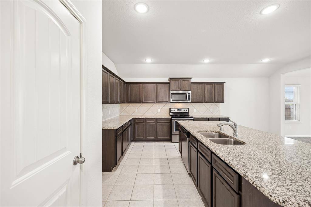 8020 Privet Street, Forney, TX 75126