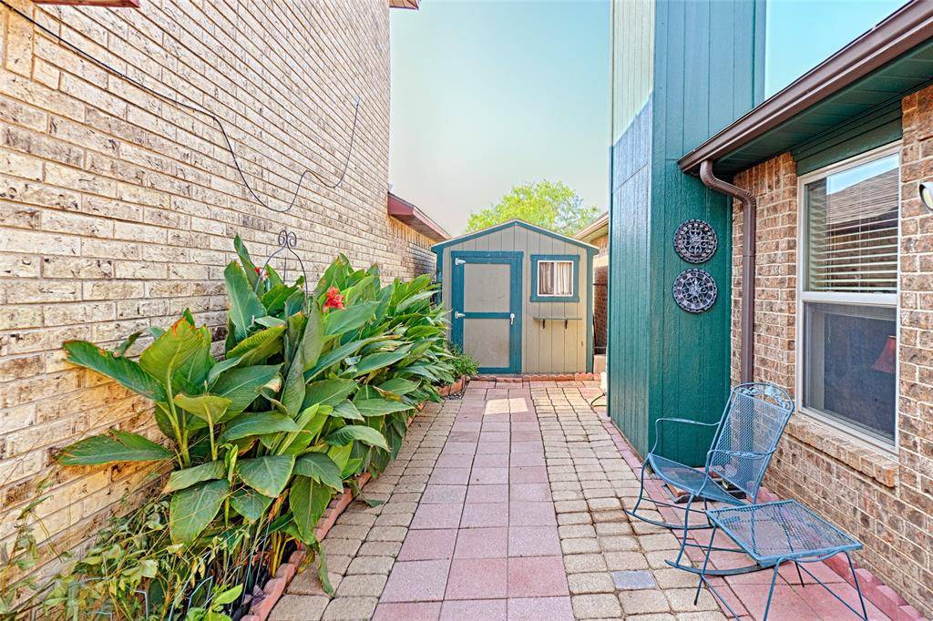 240 Dewey Court, Irving, TX 75060