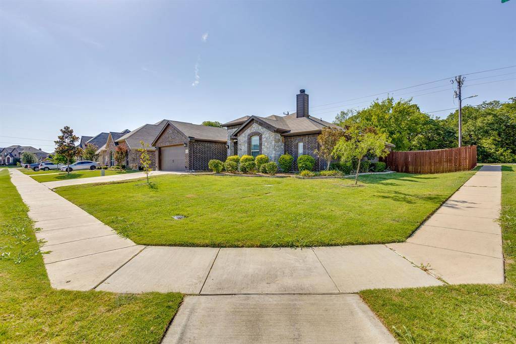 1533 Grassy Meadows Drive, Burleson, TX 76058