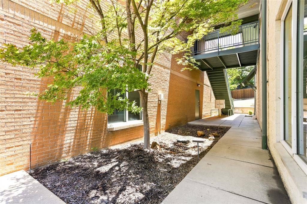 1617 W Oleander Street #225, Fort Worth, TX 76104