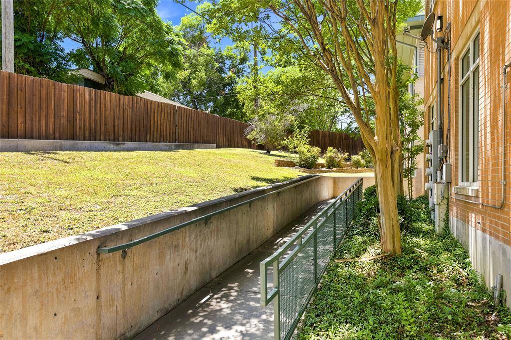1617 W Oleander Street #225, Fort Worth, TX 76104