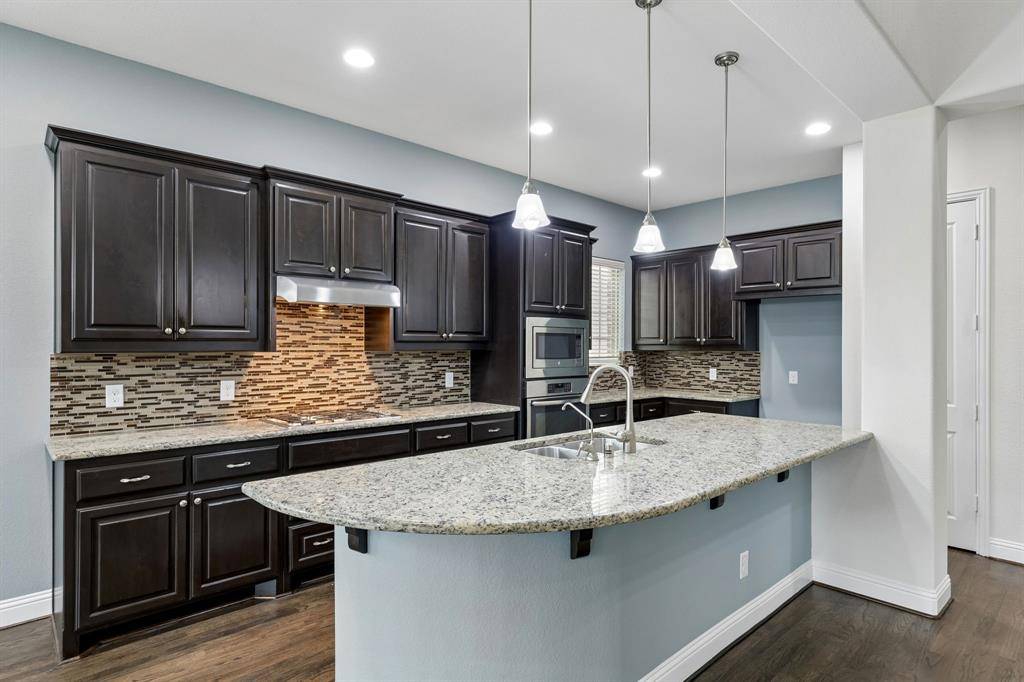 400 Warwick Boulevard, Lewisville, TX 75056