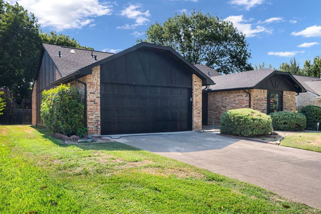 2608 Sprucewood Lane, Euless, TX 76039