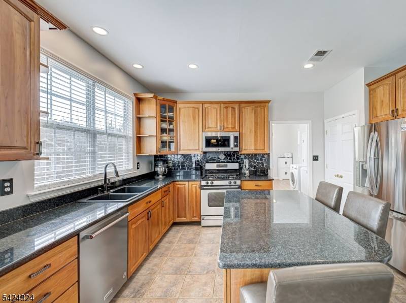 10 Jockey Ln, Raritan Twp., NJ 08822