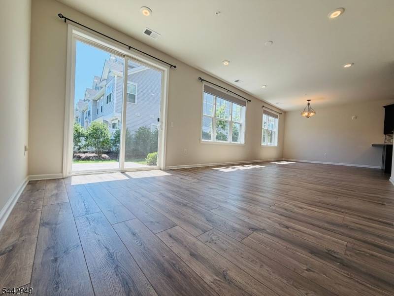 907 Greenland Sq, Highland Park Boro, NJ 08904