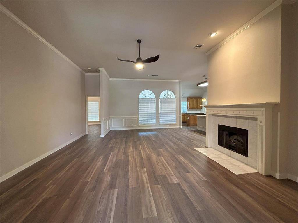 215 Springpark Drive, Arlington, TX 76014
