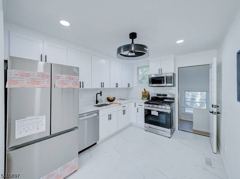 271 Valley Rd, Clark Twp., NJ 07066