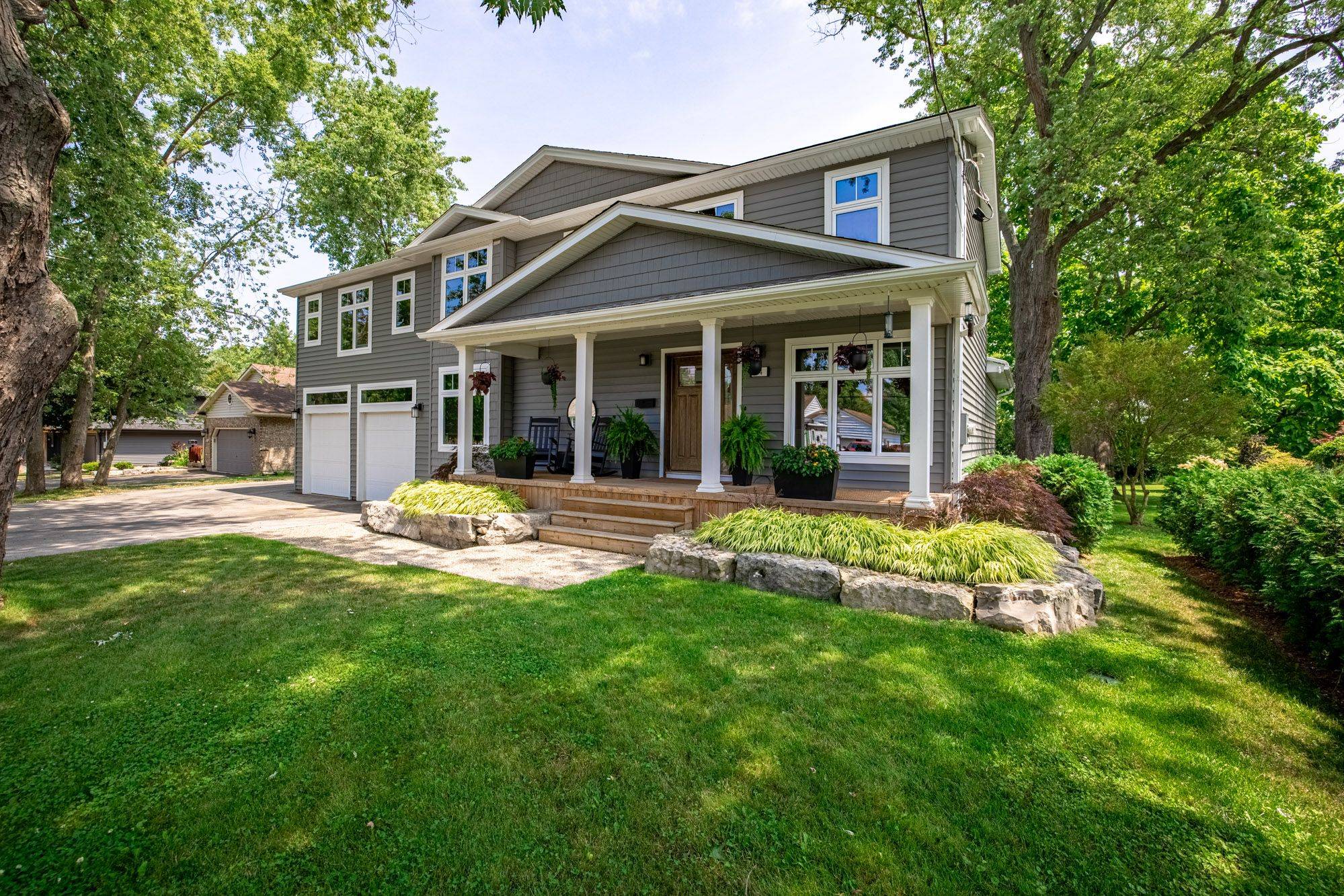 74 Montgomery RD, Welland, ON L3C 2Y3
