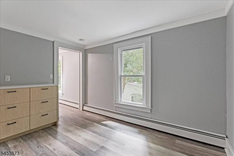 4 Maple St, Andover Boro, NJ 07821