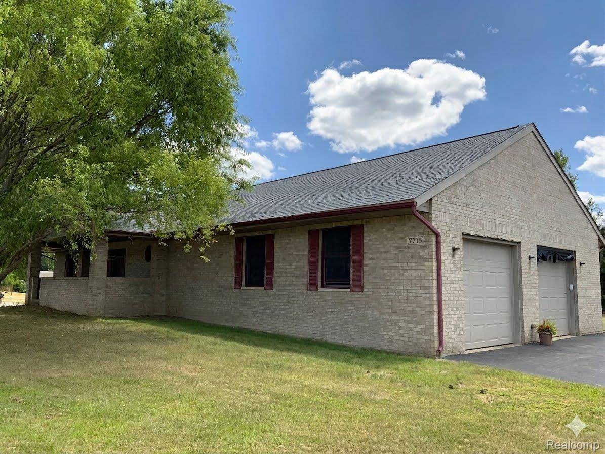 7715 Hidden Knoll CT, Conway Township, MI 48418