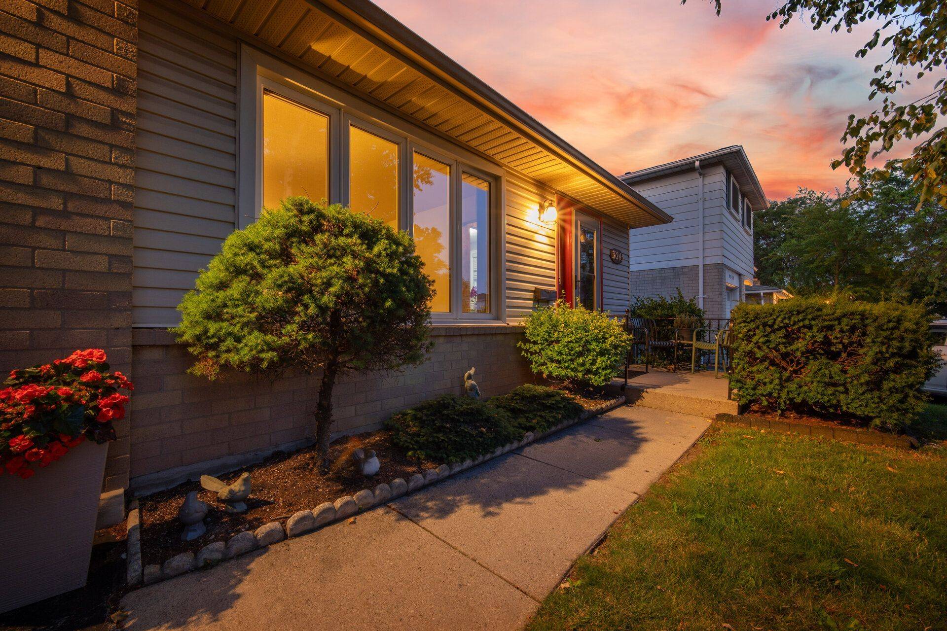 3245 Lansdown DR, Burlington, ON L7M 1K1