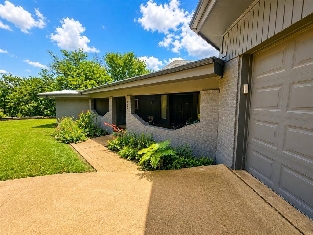 705 10th Street NW, Mineral Wells, TX 76067