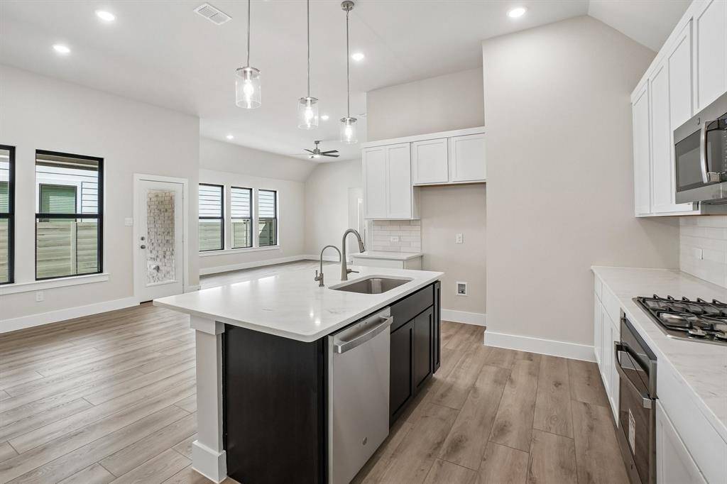 9301 Rolling Meadow Way, Denton, TX 76207