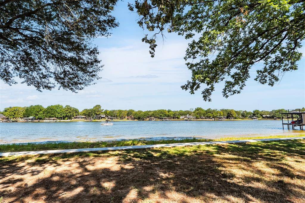 136 Anderson Lane, Mabank, TX 75156