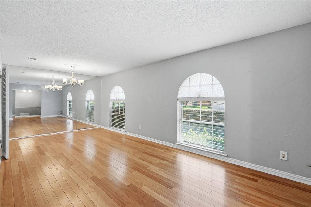 2202 Canyonwood Drive, Arlington, TX 76012