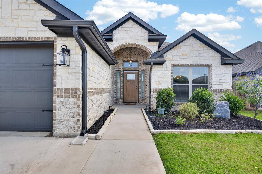 125 Maverick Lane, Pilot Point, TX 76258