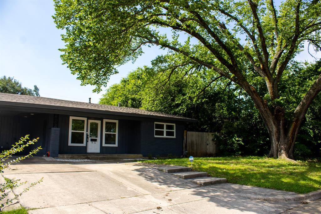 3825 W Spurgeon Street, Fort Worth, TX 76133