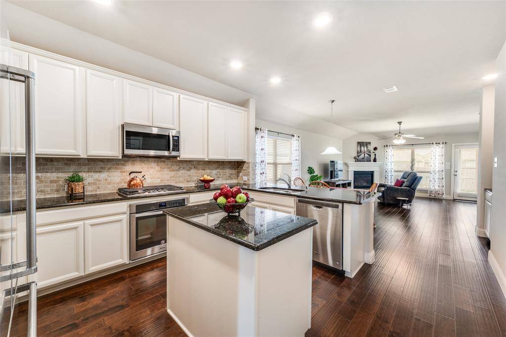 1904 Alton Way, Aubrey, TX 76227
