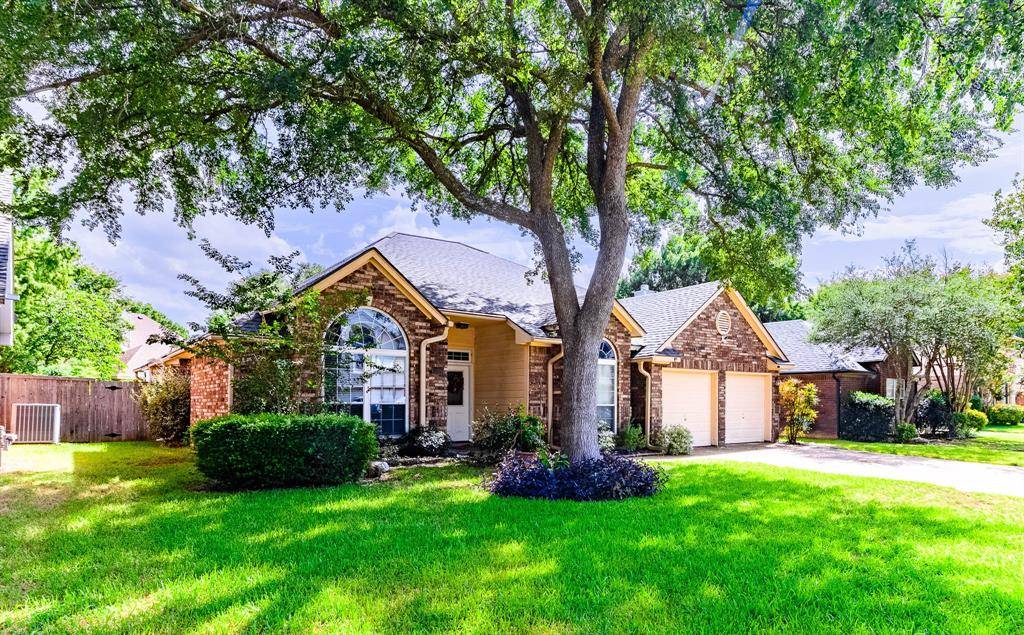 2206 S Branch Drive, Arlington, TX 76001