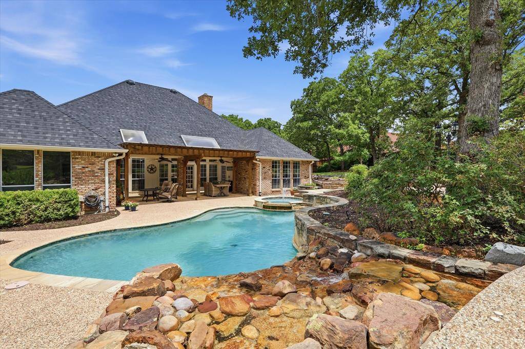 370 Canyon Oaks Drive, Argyle, TX 76226