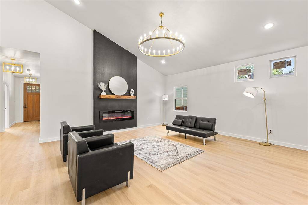 707 Hilltop Drive, Irving, TX 75060