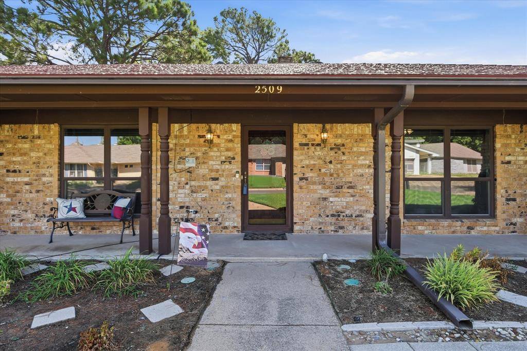 2509 Radcliffe Drive, Arlington, TX 76012