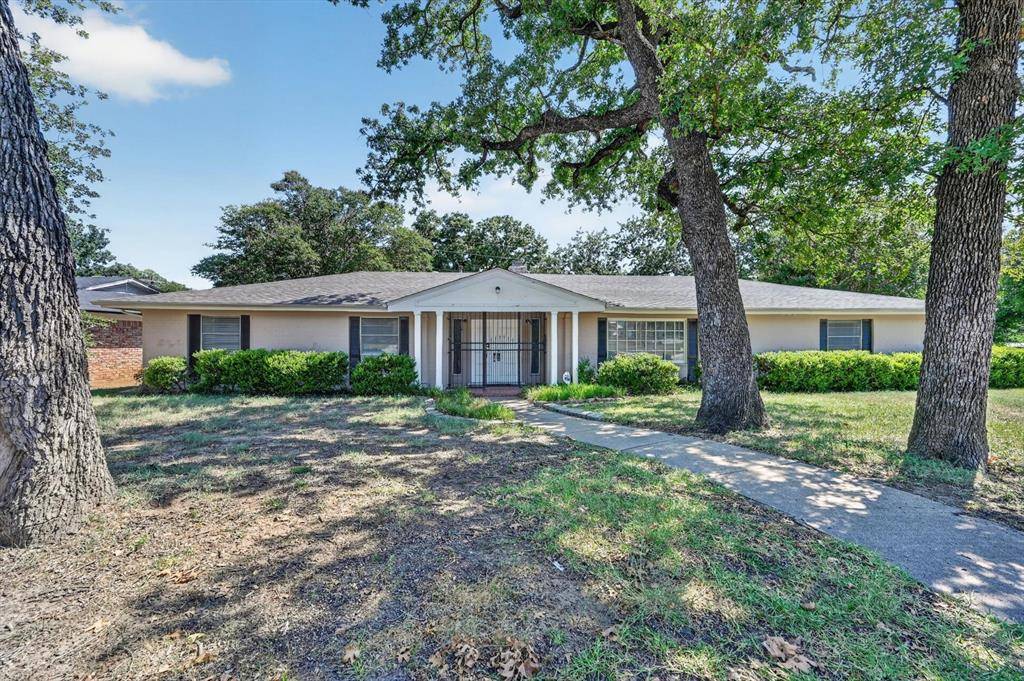 7200 Ellis Road, Fort Worth, TX 76112