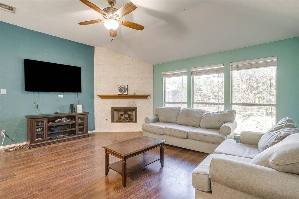 4621 Barnhill Lane, Fort Worth, TX 76135