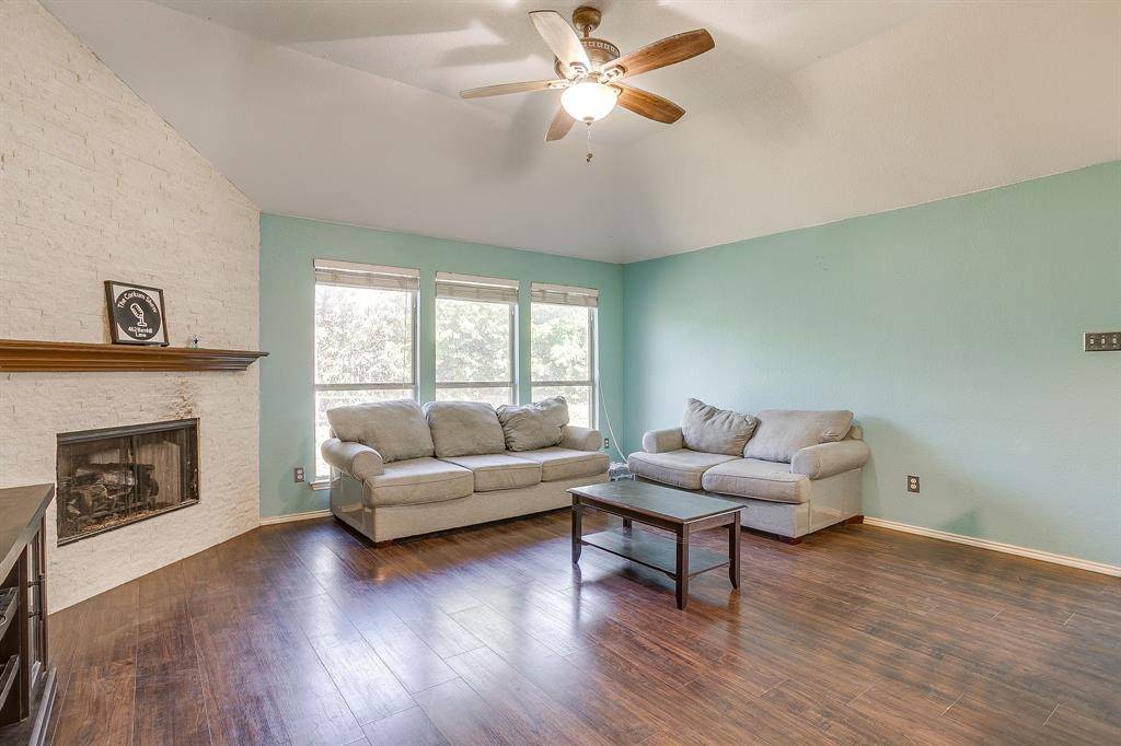 4621 Barnhill Lane, Fort Worth, TX 76135