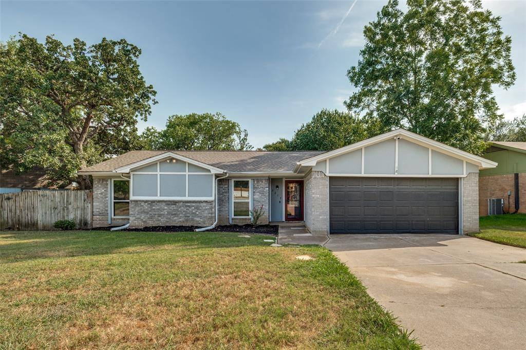 3217 Meadow Wood Lane, Bedford, TX 76021