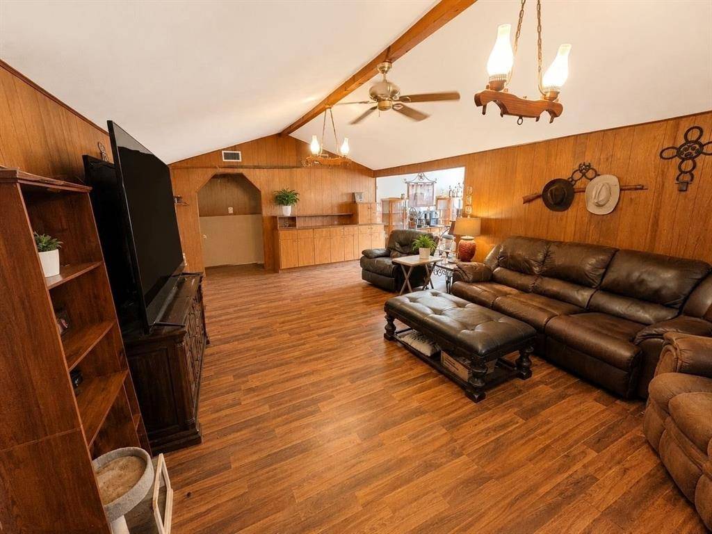 570 An County Road 2419, Montalba, TX 75853
