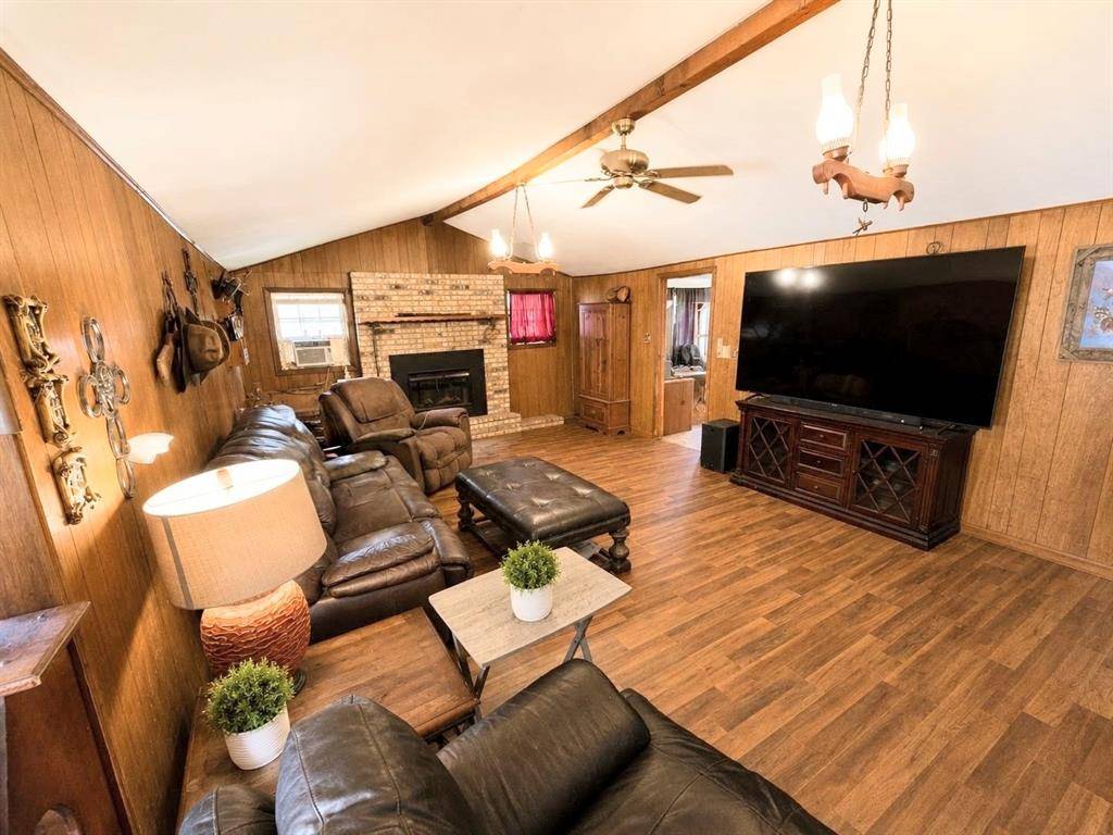 570 An County Road 2419, Montalba, TX 75853