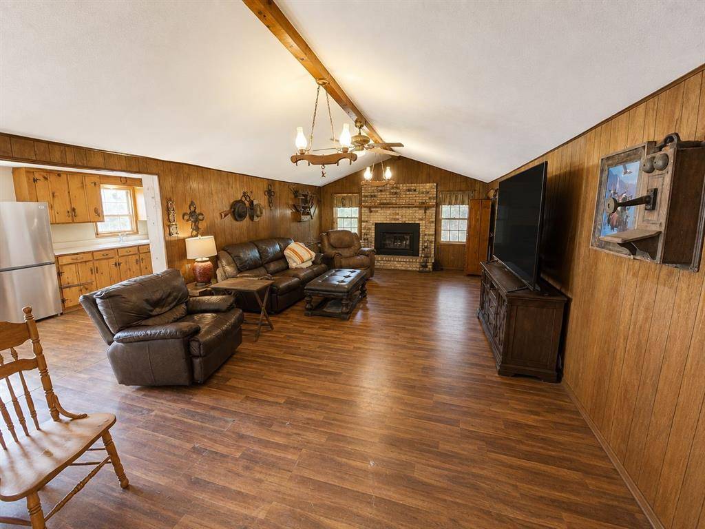 570 An County Road 2419, Montalba, TX 75853