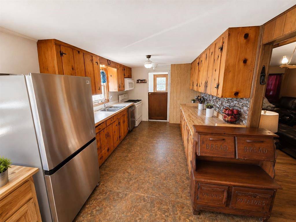 570 An County Road 2419, Montalba, TX 75853
