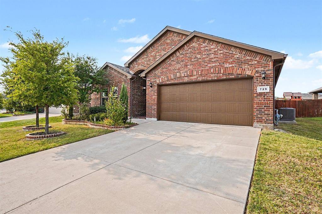 729 Rebecca Lane, Saginaw, TX 76131