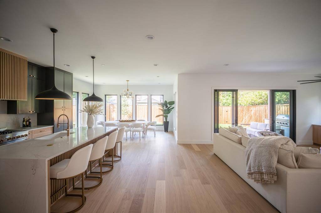 4221 Somerville Avenue, Dallas, TX 75206