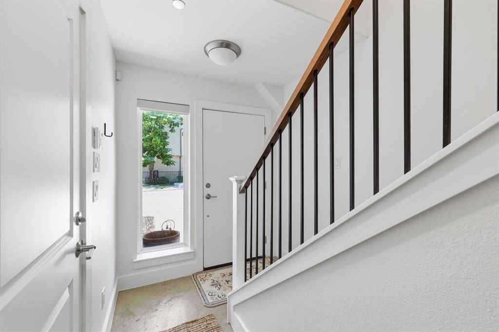 1282 N Prairie Avenue, Dallas, TX 75204
