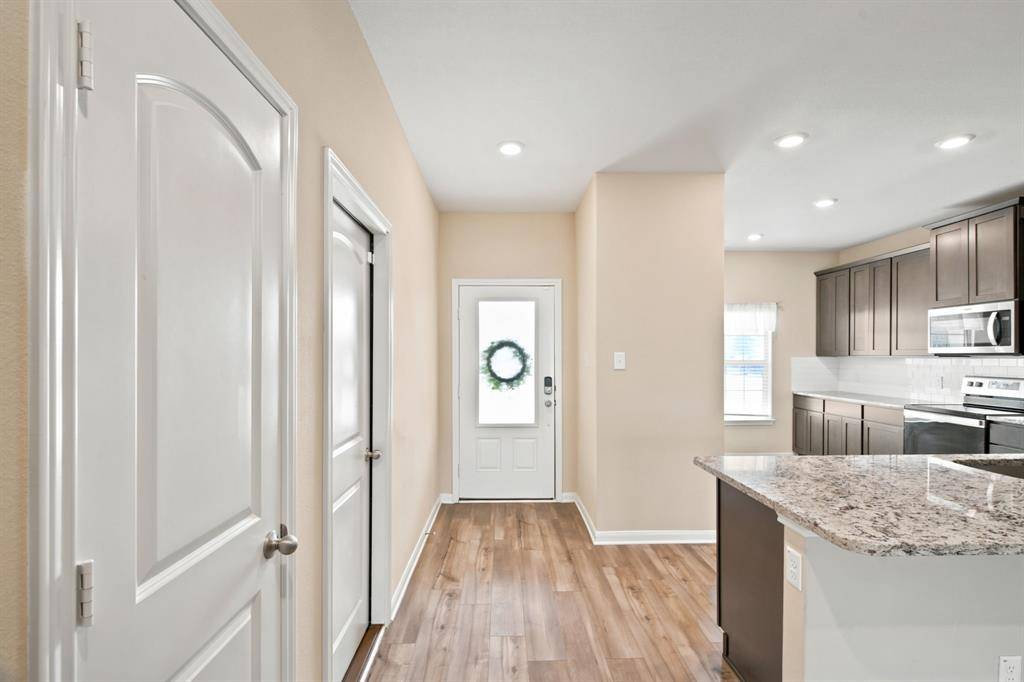 364 Ridgeland Oaks Drive, Fort Worth, TX 76120