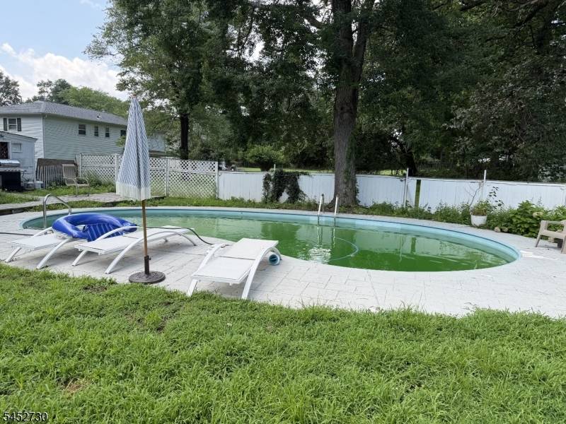 1 Raleigh Ln, Wayne Twp., NJ 07470