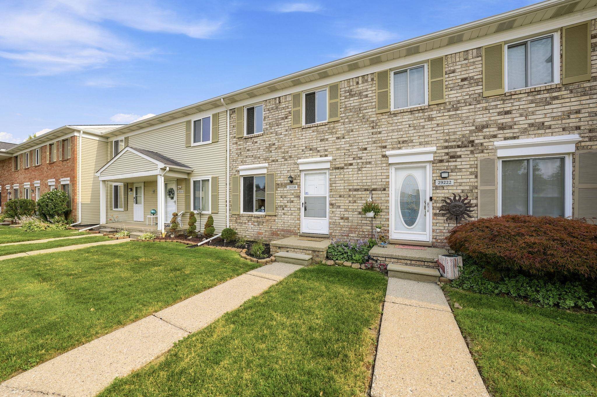 29230 Brittany DR, Roseville, MI 48066