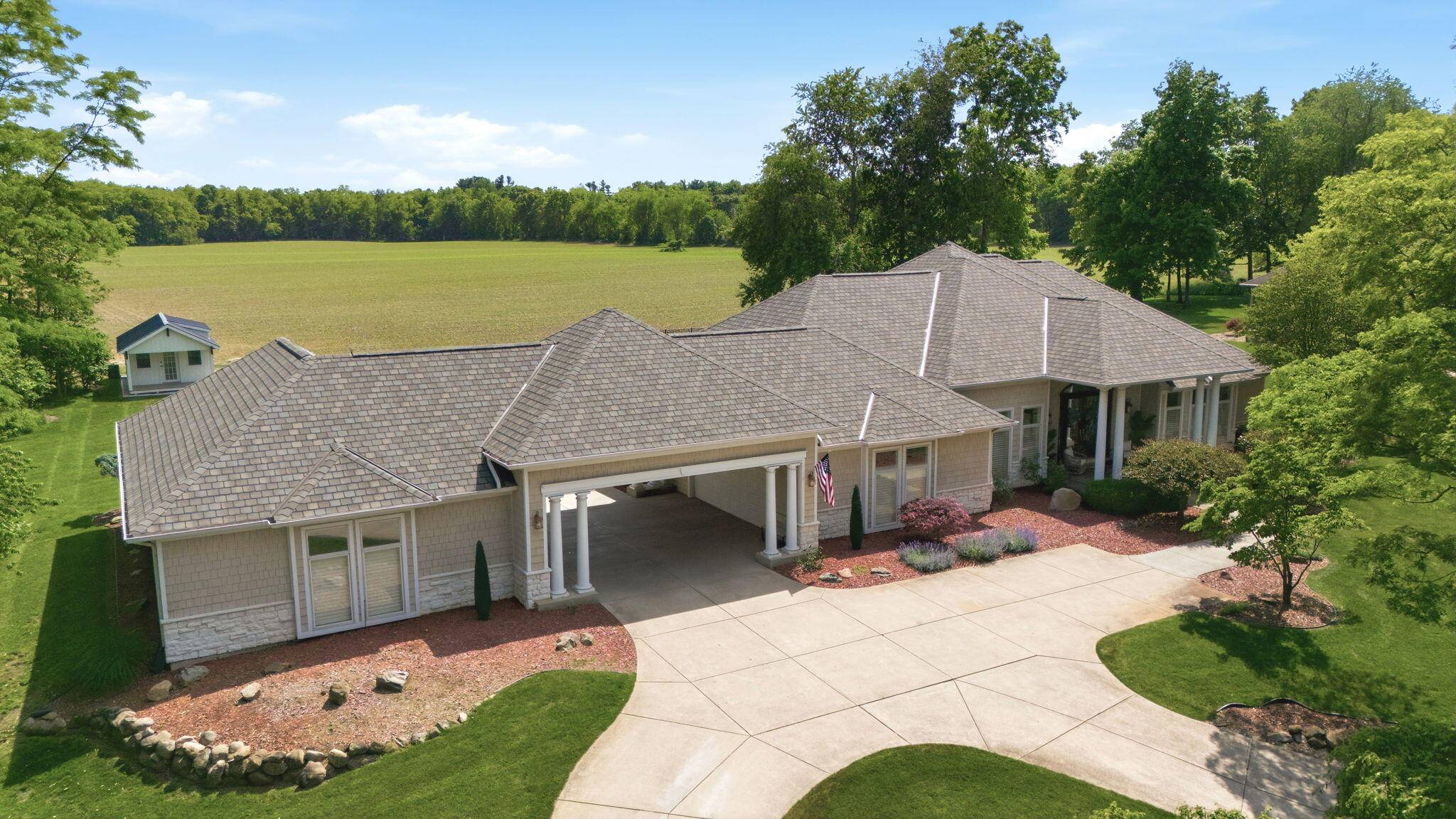 1920 High Mdw S, Bertrand Twp, MI 49120