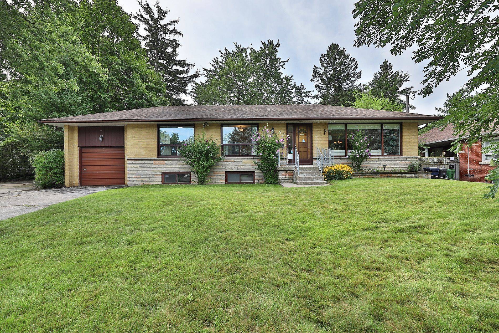 71 Gatesview AVE, Toronto E08, ON M1J 3G4