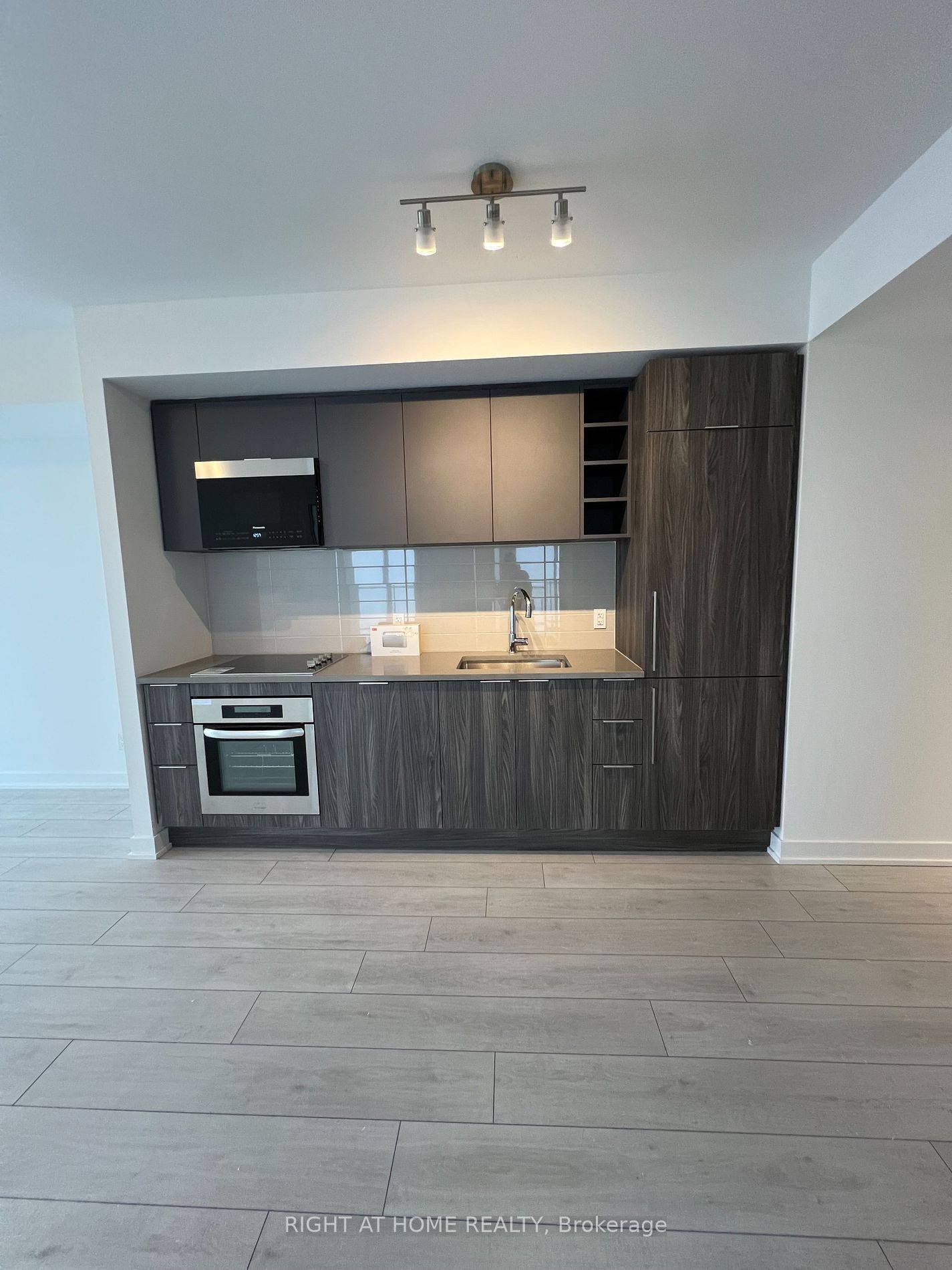 2033 Kennedy RD #3105, Toronto E07, ON M5T 0B9